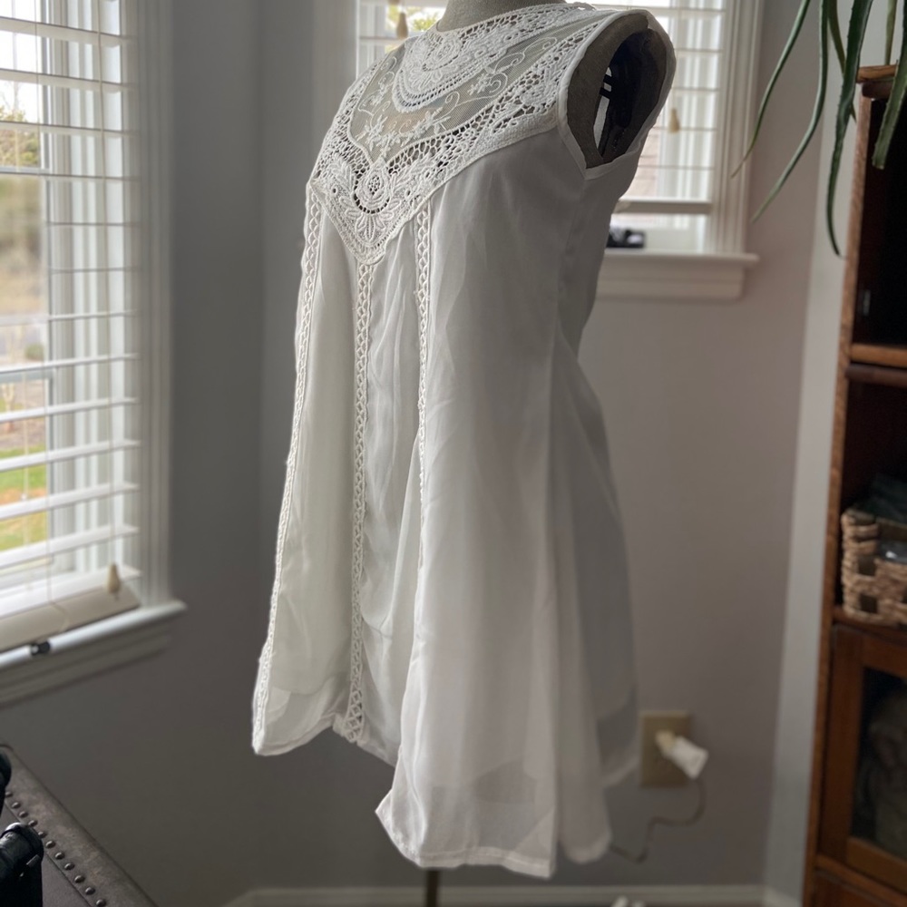 NWT Lovely Off White Embroidered Sleeveless Top M - Picture 4 of 16